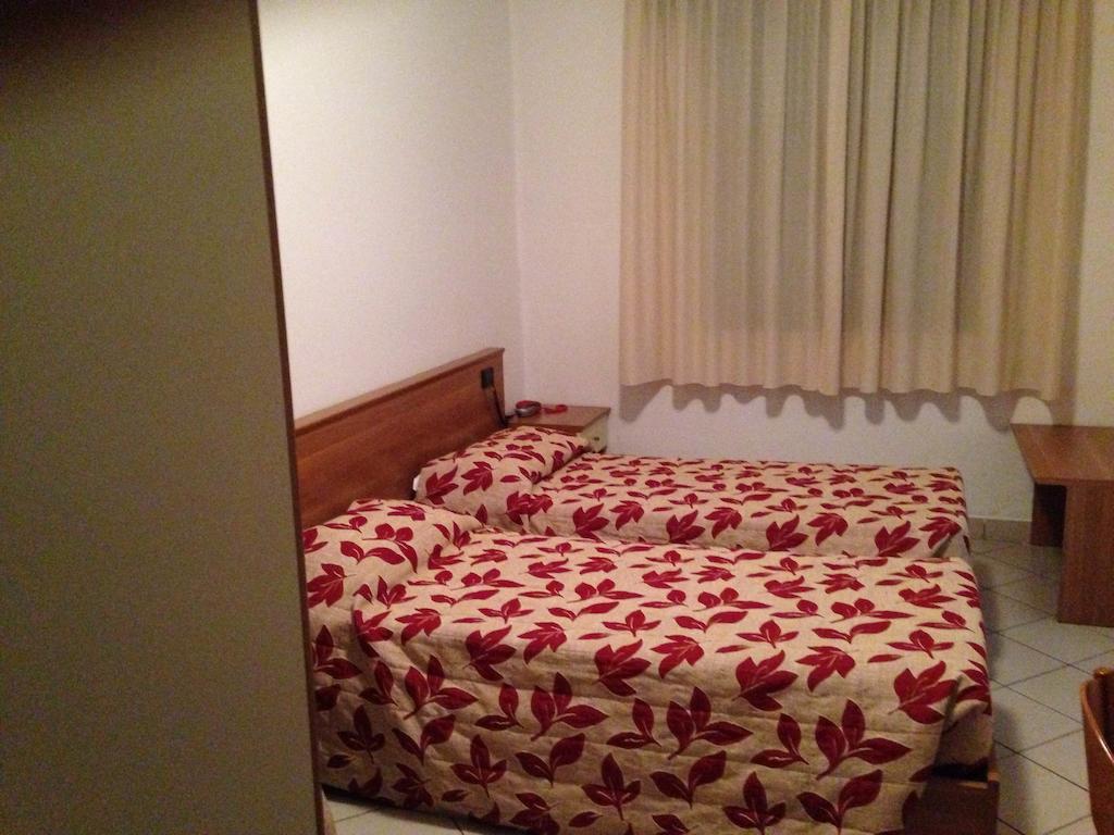 Arlecchino Hotel Castel San Pietro Terme Room photo
